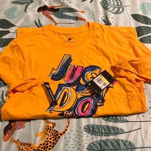 New with tags, Nike t-shirt